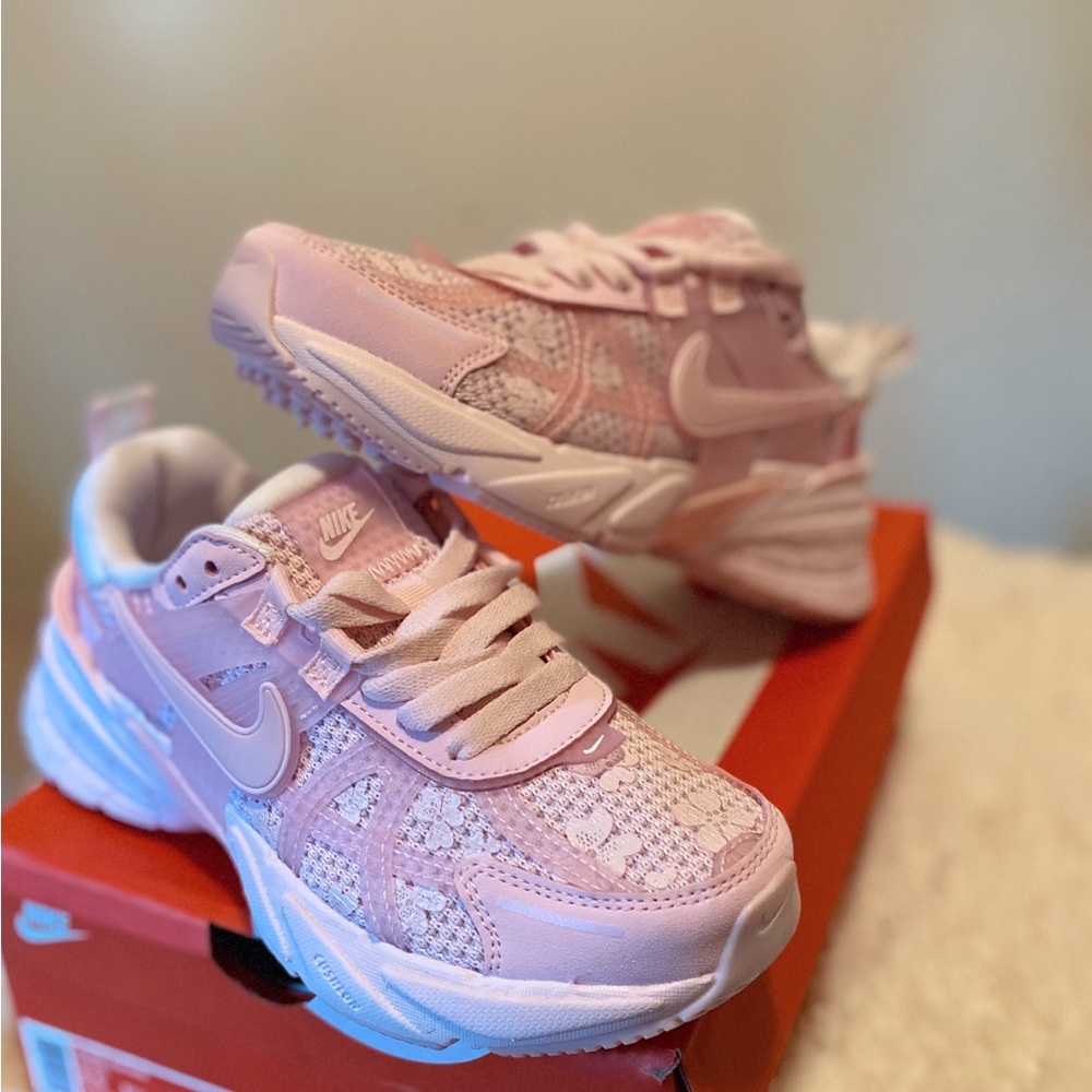 Nike v2k womens new with box - Picture 2 of 2